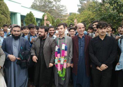 اول‌نمرۀ کانکور: برای دختران نیز فرصت‌های تعلیمی مهیا گردد