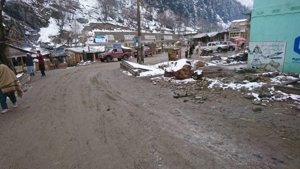 Motorists want Nuristan-Kunar road repaired ahead of winter