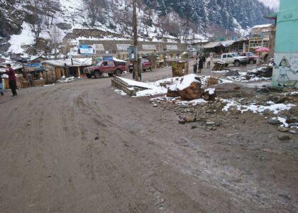 Motorists want Nuristan-Kunar road repaired ahead of winter
