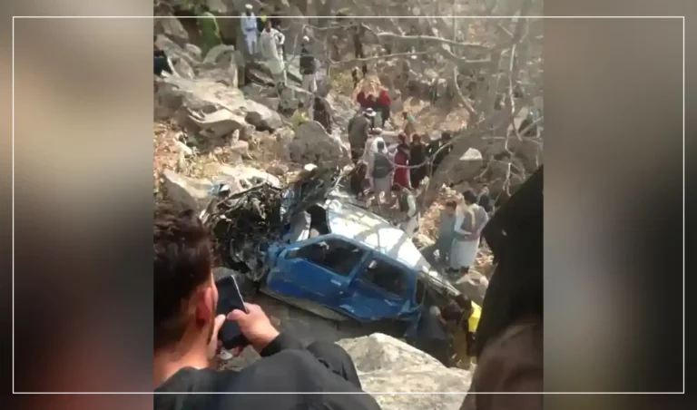 لغمان کې د ترافیکي پېښې له امله ۷ کسان مړه شوي