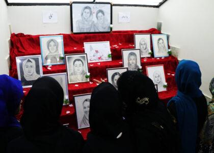 در نمایشگاه هنر نقاشی در شهر کابل ده‌ها اثر نقاشی زنان به نمایش گذاشته شد