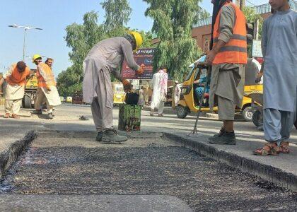 Slow pace of repair work on Jalalabad roads irks residents