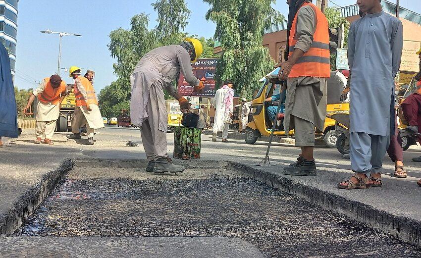 Slow pace of repair work on Jalalabad roads irks residents