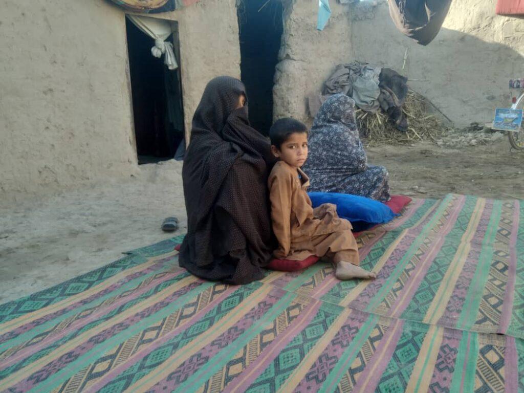 Always veiled, Helmand widow resorts to begging