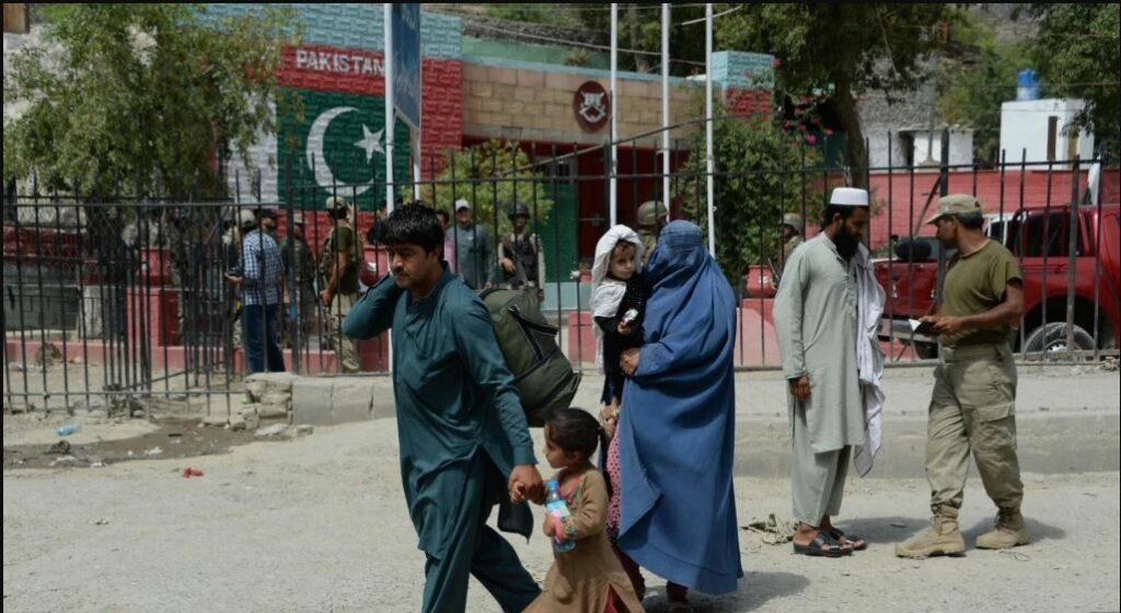 سفارت افغانستان در اسلام‌آباد: پاکستان از حل سریع مشکلات مهاجران افغان در این کشور اطمینان داده‌است