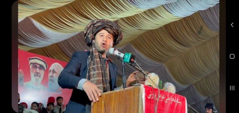 خوشال خان کاکړ: په پاکستان کې مېشت میلیونونه پښتانه له افغانستان سره خپله اړیکه نه شي شلولای