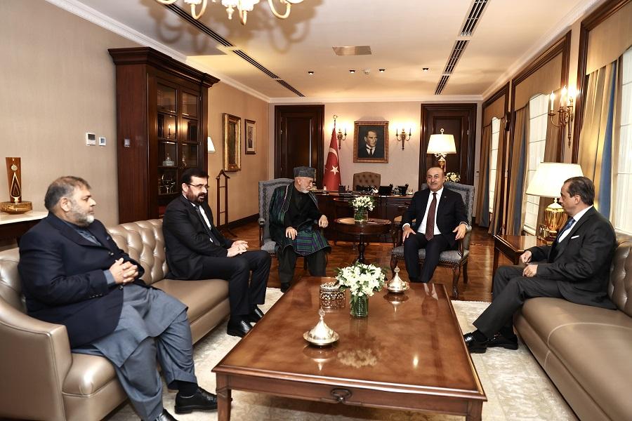 ادامۀ دیدارها‎ی سیاسی؛ حامد کرزی با وزیر امور خارجۀ ترکیه دیدار کرده‌است