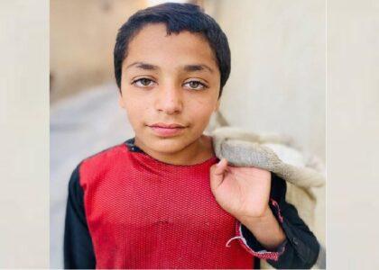 12-year-old Elyas misses school to arrange food for his family