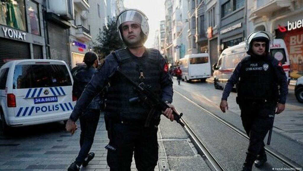 در نتیجۀ یک انفجار در ترکیه ۸ پولیس زخمی شدند