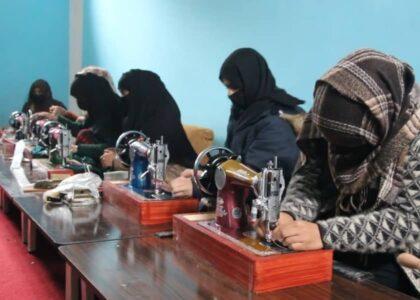 در کندز برای صدها خانم بی‌بضاعت زمینۀ یادگیری حرفۀ خیاطی فراهم گردید