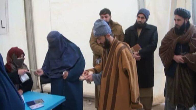 Sar-i-Pul entrepreneurs receive cash aid