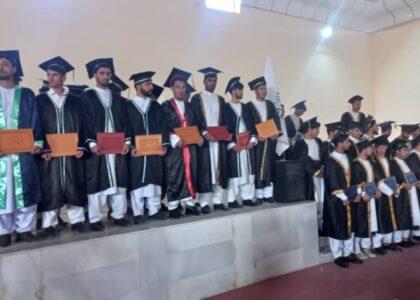 ده‌ها تن از موسسۀ تحصیلات عالی بادغیس فارغ شدند
