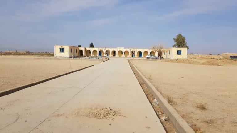 فراه کې په جګړو کې زیانمن شوي ځیني ښوونځي بیارغول کېږي