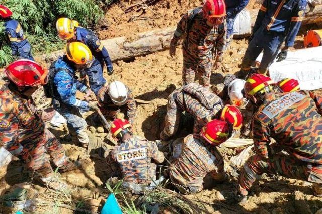 21 people killed in Malaysia landslide