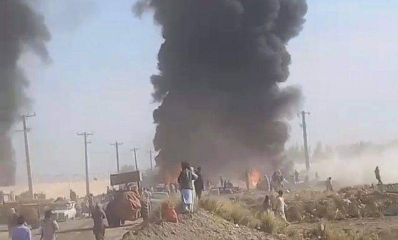 در نتیجۀ وقوع آتش‌سوزی در مرز میان افغانستان  و ایران هفت تراکتور تیل حریق شده‌است