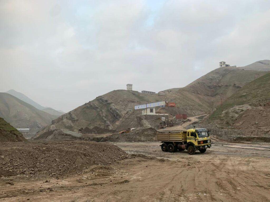 مسؤولین شرکت‌های زرشویی در تخار: با توقف استخراج معدن طلا  هزاران کارگر بیکار شده‌اند