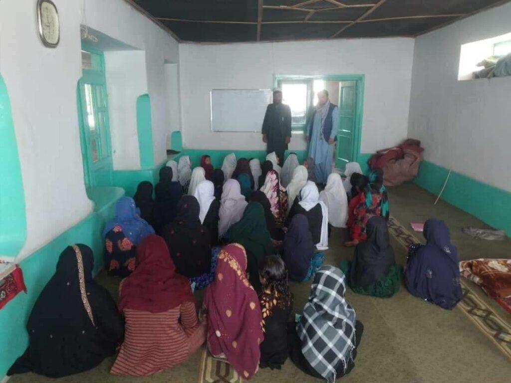 یونیسف فعالیت صدها صنف آموزشی محلی را در لوگر به حالت تعلیق درآورده‌است