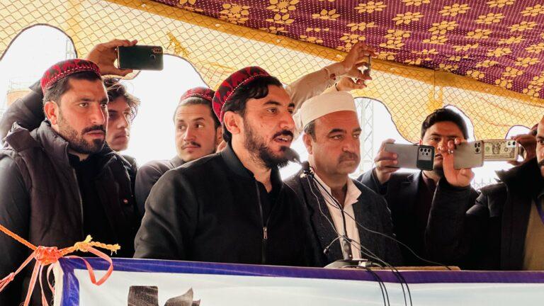 منظور پښتین: له چین او امریکا د پیسو ترلاسه کولو لپاره پر پښتنو اور بل شوی
