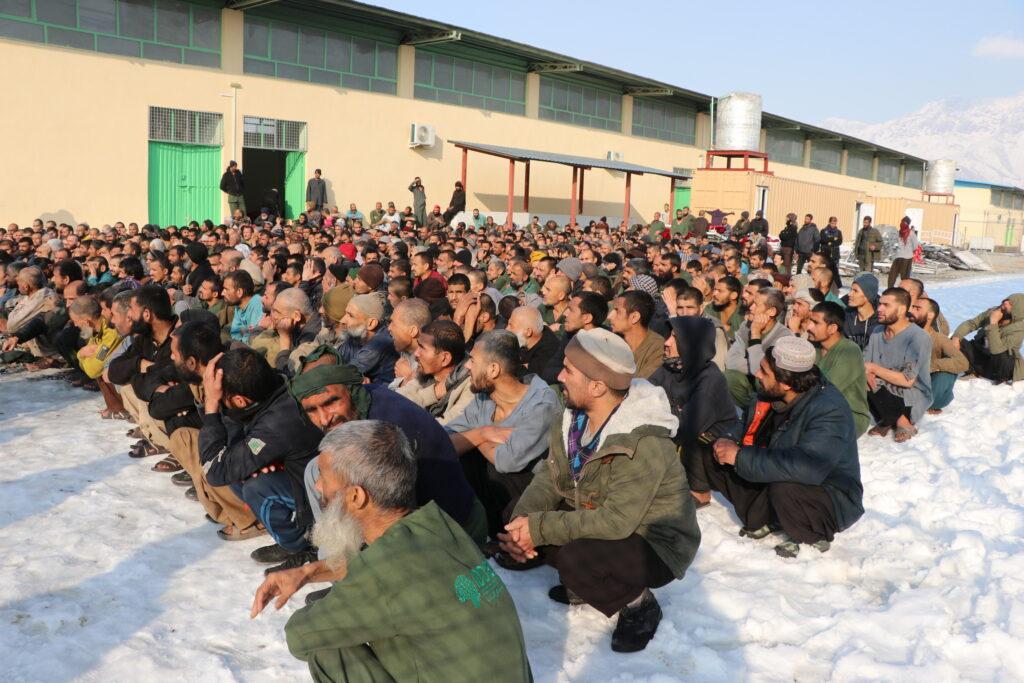 برای ۷۰۰ فرد معتاد به مواد مخدر در کابل لباس زمستانی توزیع شد