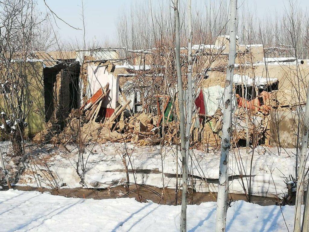 در نتیجۀ ریزش برف اخیر در تخار ده‌ها خانۀ مسکونی تخریب و صدها رأس مواشی تلف شده‌است