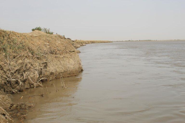باشنده‌گان کنار سواحل دریای آمو در جوزجان: سالانه ده‌ها جریب زمین زراعتی ما تخریب می‌گردد