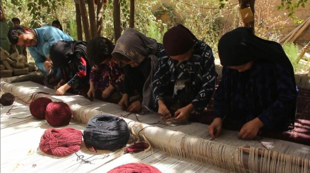 Kunduz carpet weavers demand exclusive industrial park