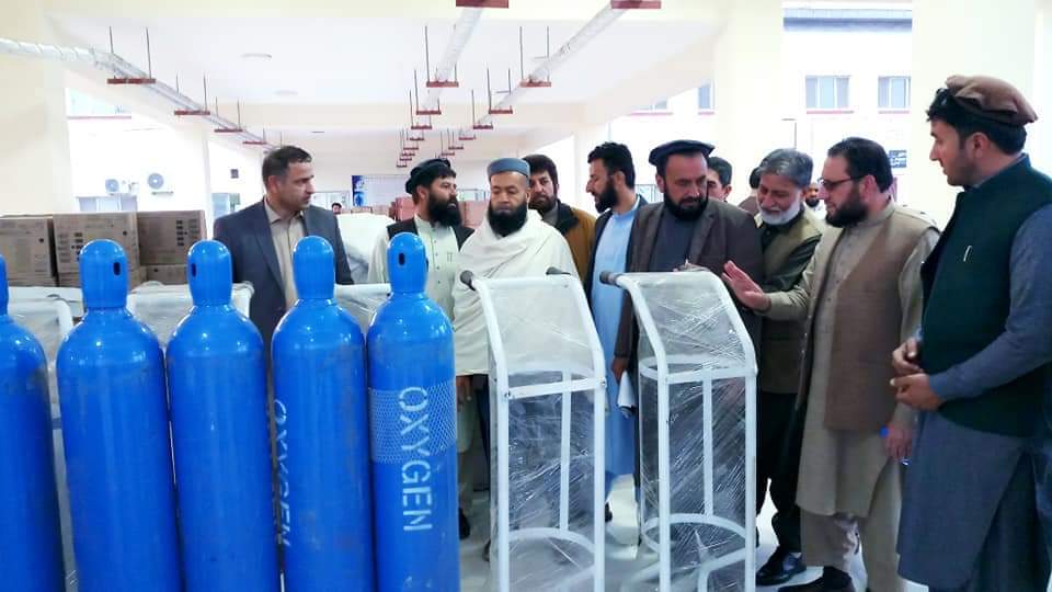 د لغمان له ولایتي روغتون سره د سل زره ډالرو په ارزښت د طبي وسایلو او درملو مرسته وشوه