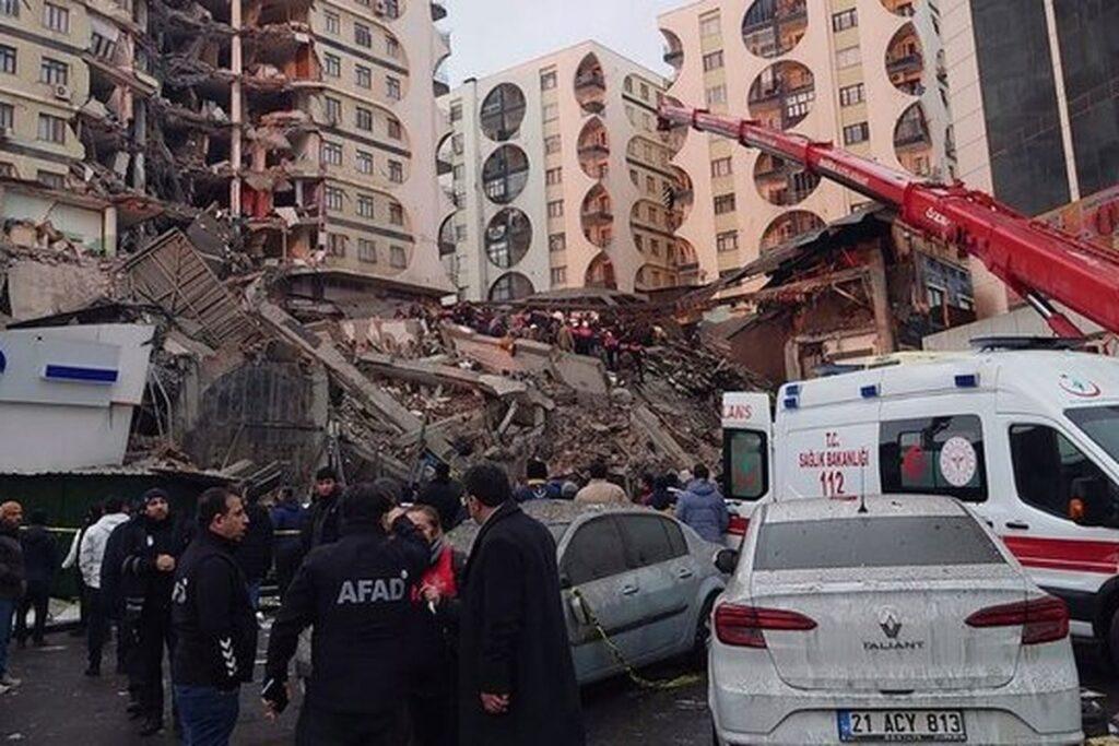 زلزلۀ مهیب در مرز ترکیه و سوریه؛ بیش از ۱۳۰۰ تن جان باخته‌اند