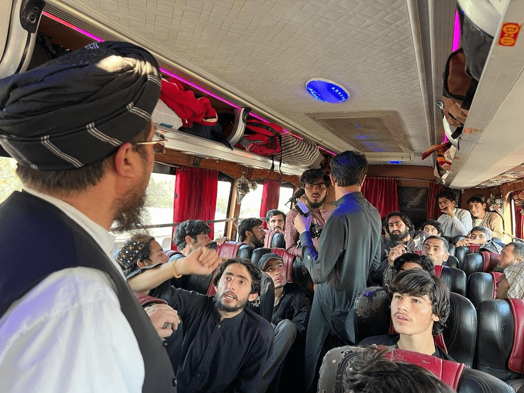 افغان سفارت: د سند ایالت له زندانونو ۱۲۰ افغان بندیان خوشي شول