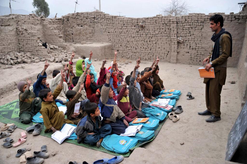 اوچا: برای حمایت از آموزش در افغانستان به ۲۱۵ میلیون دالر نیاز است