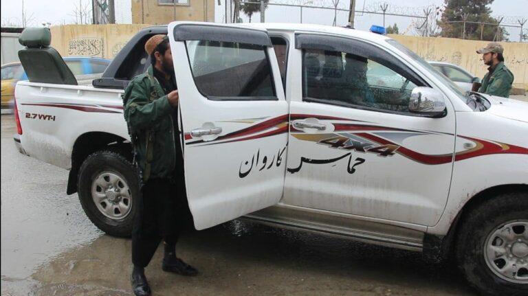 کمپاین پاک‌کاری شیشه‌های سیاه وسایط در کندز آغاز شد