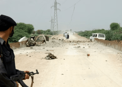2 Pakistani policemen injured in overnight attack on police station