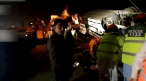 دست‌کم ۱۴ تن به اثر چپه‌‌شدن یک‌ بس مسافربری در پاکستان جان‌باخته‌اند