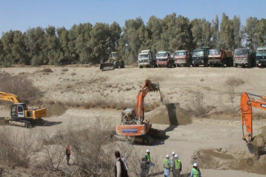 کار پاک‌کاری «نهر لشکری» در شهر زرنج آغاز شد