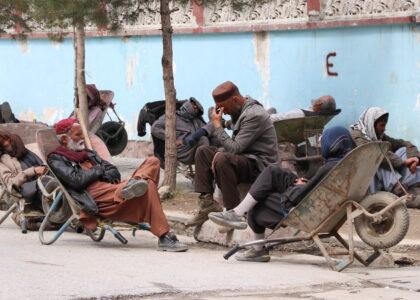 برخی از باشنده‌گان فقیر شهر کابل خواهان کمک از سوی نهادهای مددرسان و حکومت استند