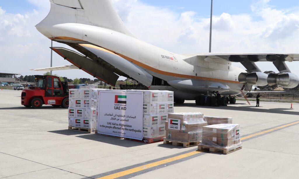 امارات متحدۀ عربی برای زلزله‌زده‌گان اخیر در کشور کمک ارسال کرد