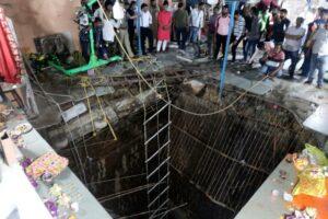 35 worshipers killed scores injured in India temple collapse