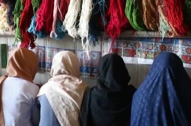 تولید قالین در بامیان نسبت به سال گذشته حدود سه برابر افزایش یافته‌است