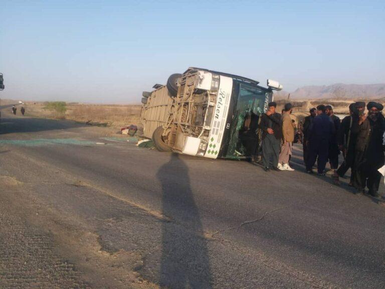 زابل کې ترافیکي پېښې؛ ۱۵ کسان ټپیان شوي