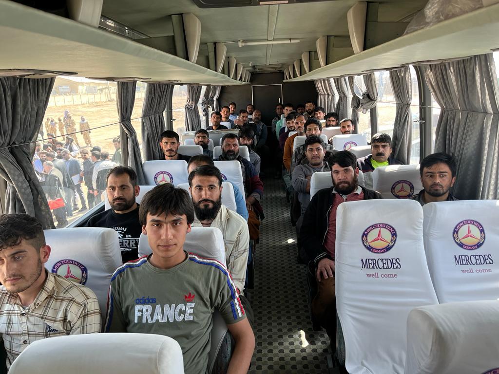 Iran hands over 268 prisoners to Afghan authorities in Herat