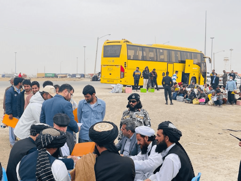 ایران ۱۸۱ زندانی دیگر افغان را به افغانستان تحویل داد