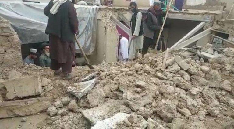 اروزګان کې د یوې خونې چت لوېدو له امله ۳ کسانو ته مرګ‌ژوبله اوښتې