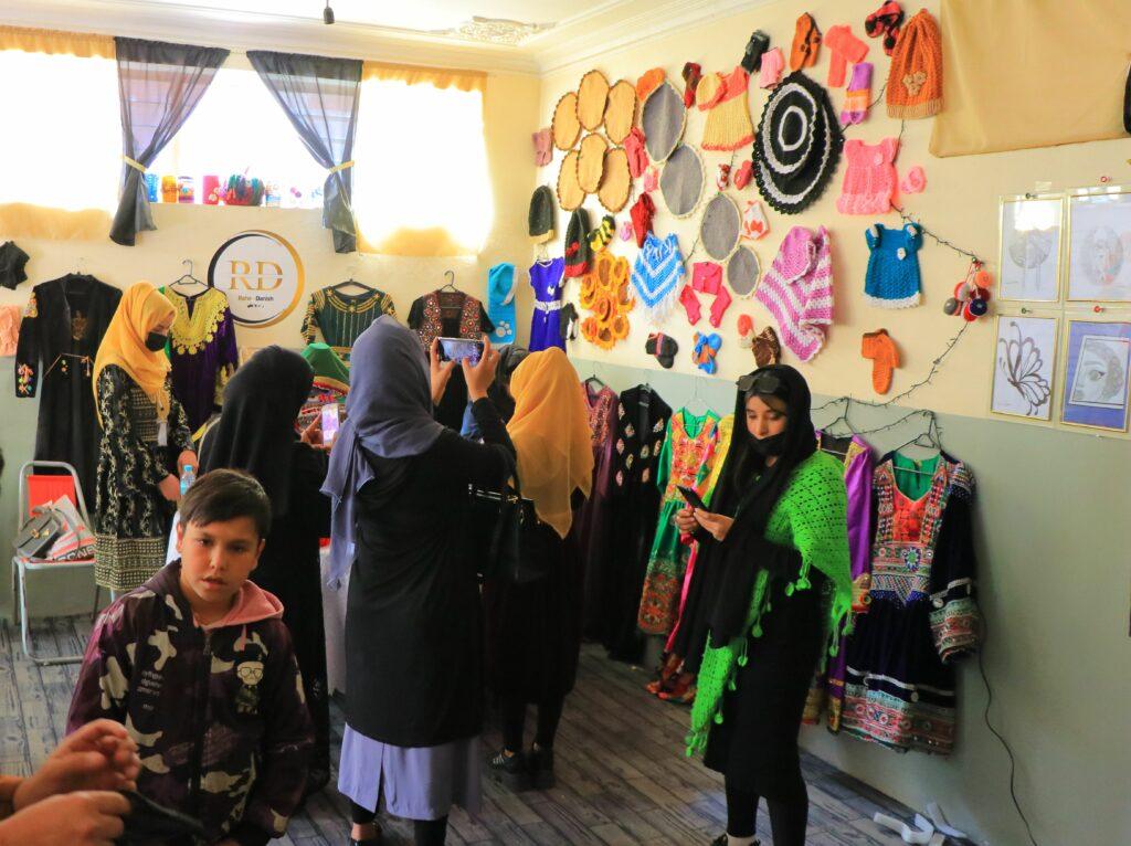نمایشگاه صنايع دستى زنان در کابل برگزار شد