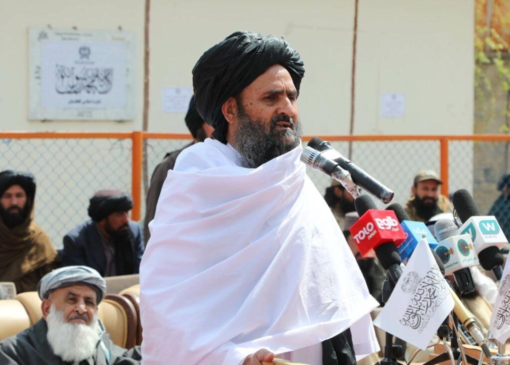 Baradar delivers cash, food aid to Kabul-based beggars