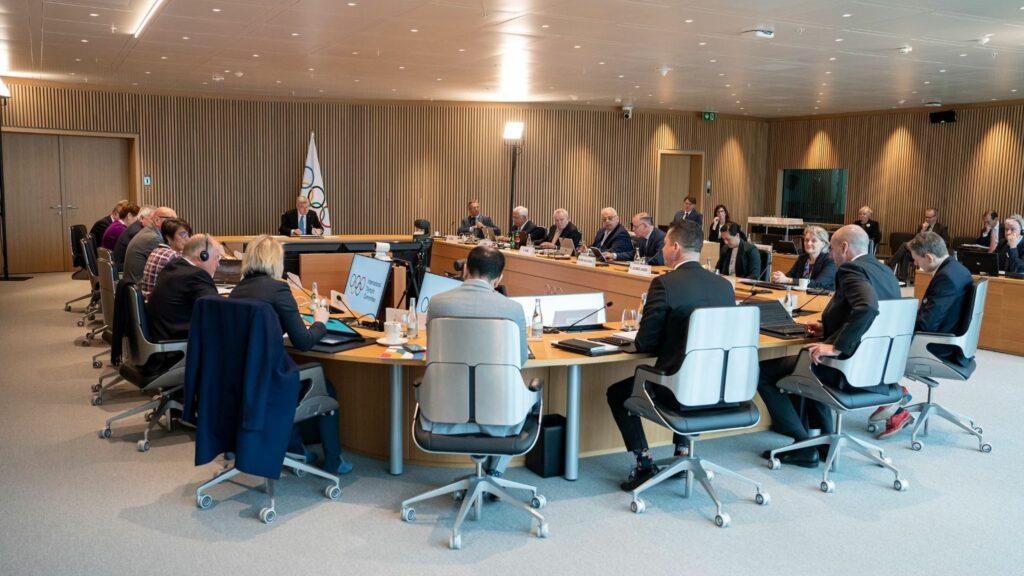 کمیتۀ بین‌المللی المپیک نشستی را در مورد اشتراک ورزش‌کاران چهار کشور به‌شمول افغانستان در این بازی‌ها برگزار کرد