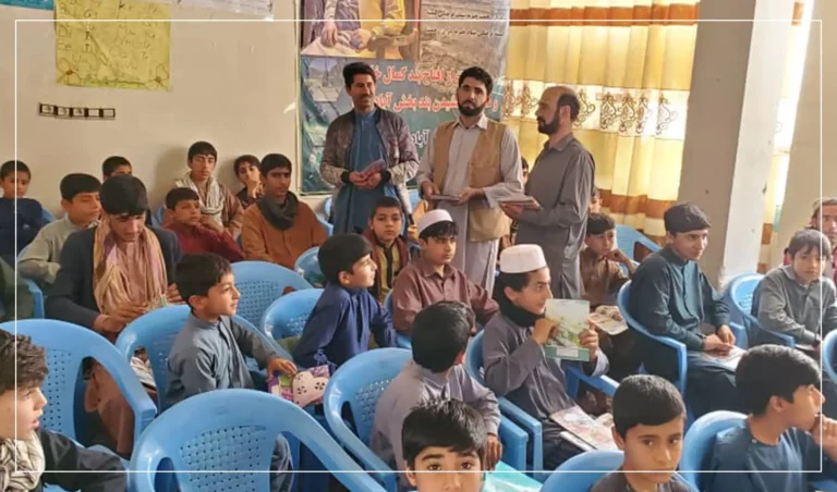 فراه کې یوه سوداګر سلګونو کسانو ته د وړیا زده‌کړو زمینه برابره کړې ده