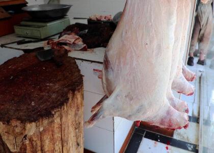 قصابان شهر کابل خلاف نرخنامۀ تعیین شده گوشت را می‌فروشند