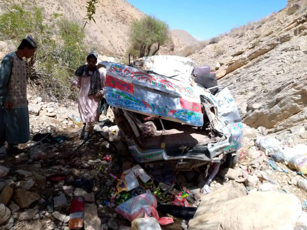 5 people killed, 4 injured in Farah accident