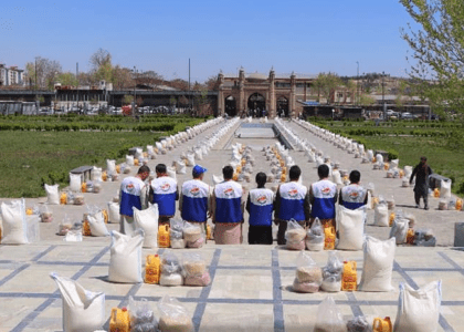 In 3 provinces, 6000 poor families receive food items