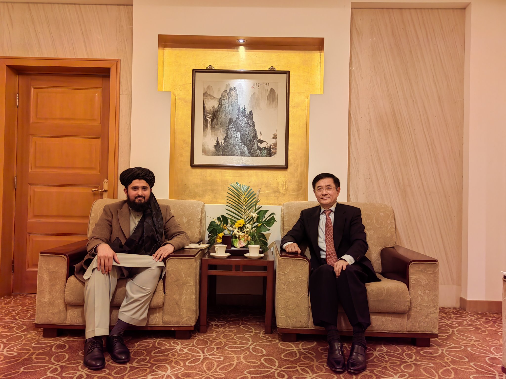 افغان سفیر د چین له ځانکړي استازي سره د افغانستان په اړه پر نړۍوالو جوړېدونکو غونډو خبرې کړې